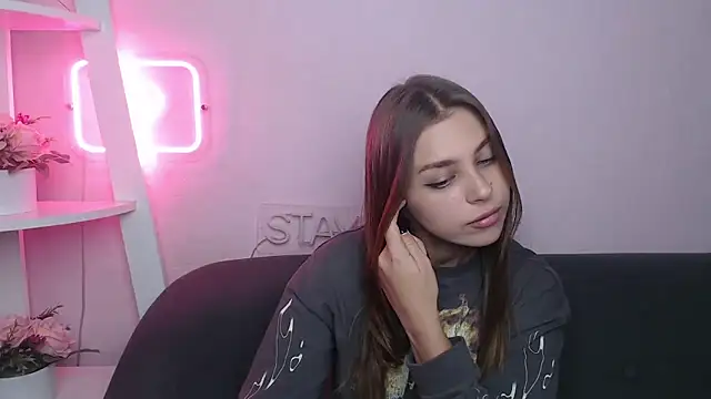 Snapshot of MilanaAngelAs chatting on October 7, 7:37 pm MilanaAngelAs online show from October 7, 7:37 pm