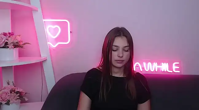Snapshot of MilanaAngelAs chatting on February 18, 8:49 am MilanaAngelAs online show from February 18, 8:49 am