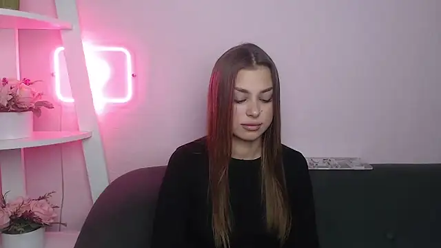 MilanaAngelAs online show from November 21, 1:43 pm