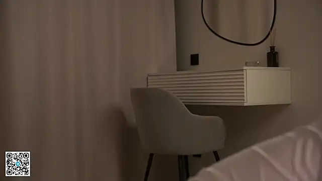 CarmenMoore26 online show from March 4, 8:49 pm