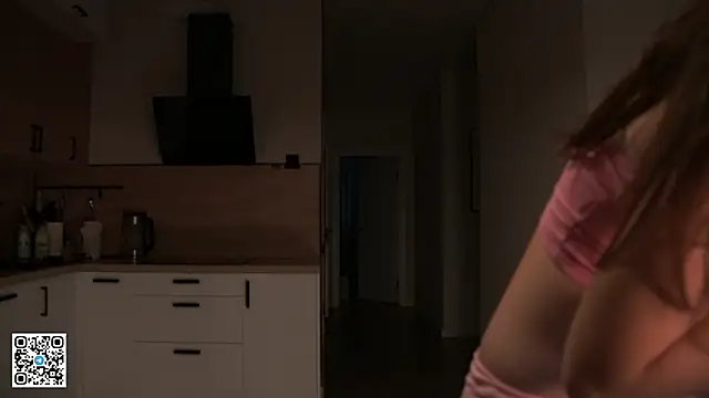 CarmenMoore26 online show from March 10, 8:46 pm