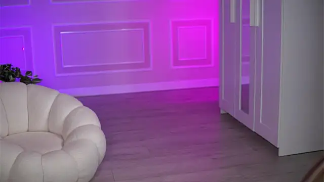 Snapshot of EvaZane chatting on October 27, 8:32 pm EvaZane online show from October 27, 8:32 pm