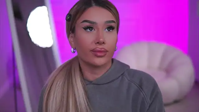 Snapshot of EvaZane chatting on November 10, 7:41 pm EvaZane online show from November 10, 7:41 pm