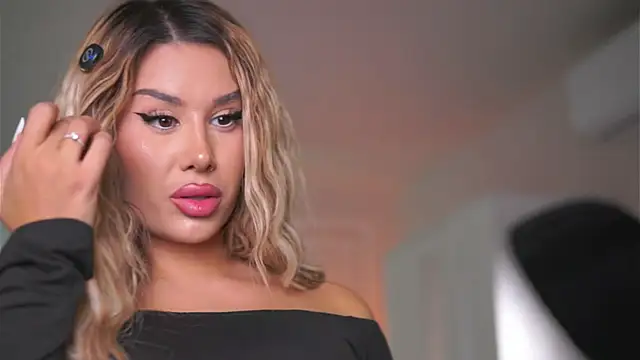 Snapshot of EvaZane chatting on December 14, 7:30 pm EvaZane online show from December 14, 7:30 pm