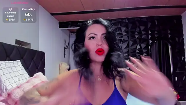 Snapshot of charlottemeyerr chatting on December 16, 10:14 pm charlottemeyerr online show from December 16, 10:14 pm