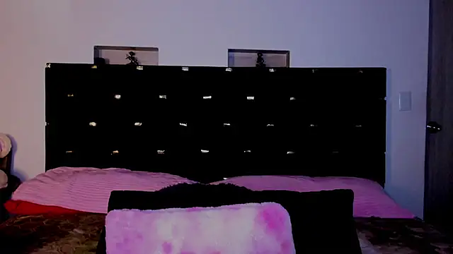 Snapshot of charlottemeyerr chatting on February 9, 6:16 pm charlottemeyerr online show from February 9, 6:16 pm