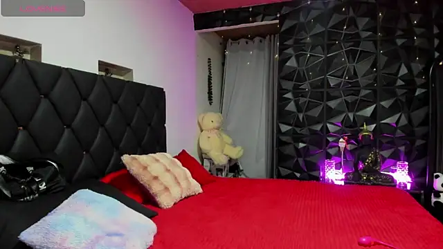 Snapshot of charlottemeyerr chatting on November 13, 8:24 pm charlottemeyerr online show from November 13, 8:24 pm