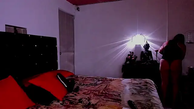 Snapshot of charlottemeyerr chatting on January 24, 2:07 am charlottemeyerr online show from January 24, 2:07 am