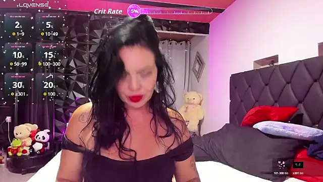 Snapshot of charlottemeyerr chatting on October 31, 3:25 am charlottemeyerr online show from October 31, 3:25 am