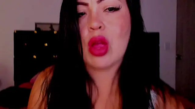 Snapshot of charlottemeyerr chatting on February 12, 2:56 am charlottemeyerr online show from February 12, 2:56 am