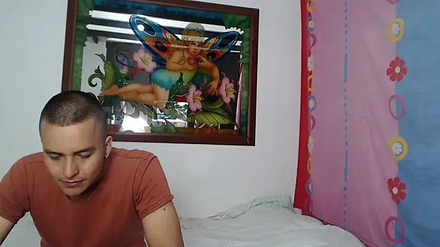 Snapshot of lizandandrew_hot chatting on March 23, 12:58 am lizandandrew hot online show from March 23, 12:58 am