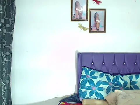 KandyHot  online show from February 15, 1:28 am