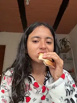 ViolettaSummer online show from April 5, 1:18 pm