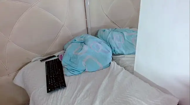 Dollbehavior  online show from January 25, 1:30 pm