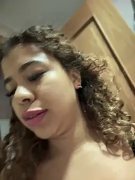 LEONCITA  online show from December 18, 11:03 am