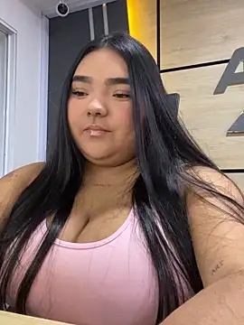 little lissiee online show from February 15, 3:00 pm