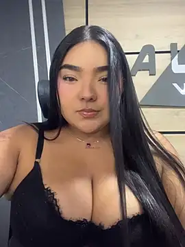 little lissiee online show from July 5, 11:00 pm