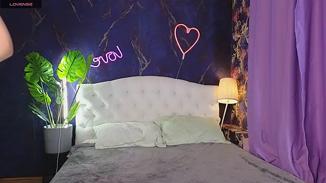 Snapshot of Kaia_Sunshine_Mia chatting on March 2, 4:36 pm Kaia Sunshine Mia online show from March 2, 4:36 pm