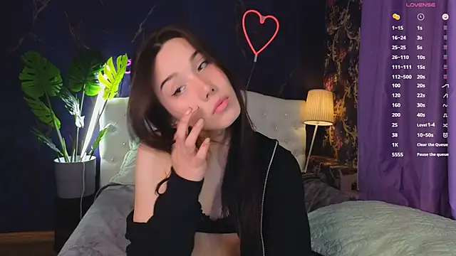 Snapshot of Kaia_Sunshine_Mia chatting on March 10, 6:12 pm Kaia Sunshine Mia online show from March 10, 6:12 pm