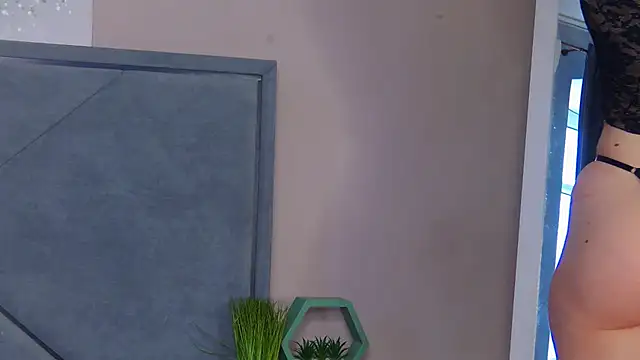 NicoleRosss online show from April 12, 1:58 pm