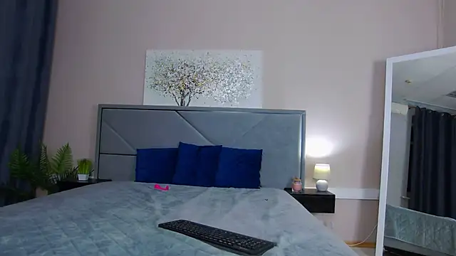 NicoleRosss online show from April 18, 7:07 pm