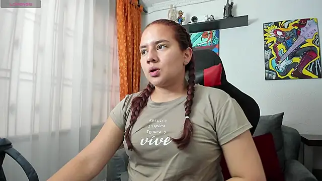 Lexyevans online show from October 26, 9:15 pm