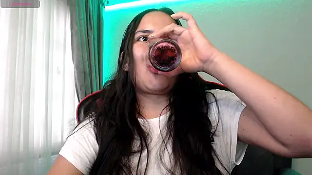 Lexyevans online show from February 8, 9:04 pm