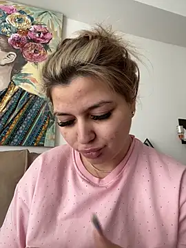 AllysonK online show from April 19, 11:22 am