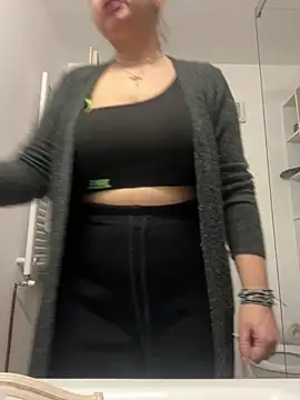 AllysonK online show from April 10, 8:21 am