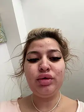 AllysonK online show from April 22, 10:33 am