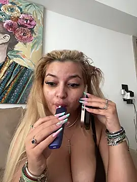 AllysonK online show from May 22, 11:52 am