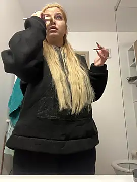 AllysonK online show from April 28, 11:03 am