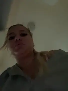 AllysonK online show from May 18, 1:05 pm