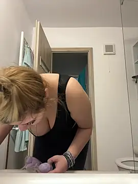 AllysonK online show from March 25, 12:48 pm