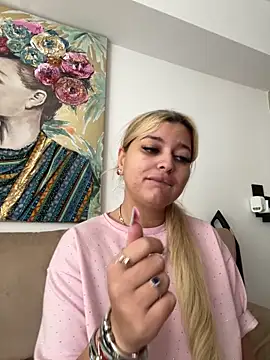 Snapshot of AllysonK chatting on June 17, 10:14 am AllysonK online show from June 17, 10:14 am