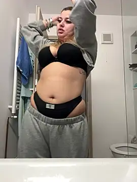 AllysonK online show from February 6, 10:44 am