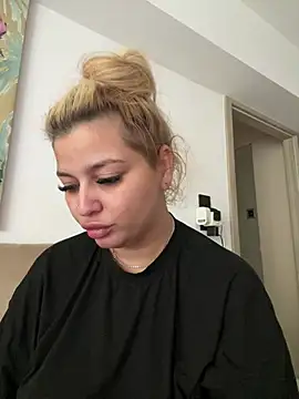 Snapshot of AllysonK chatting on June 14, 3:46 pm AllysonK online show from June 14, 3:46 pm