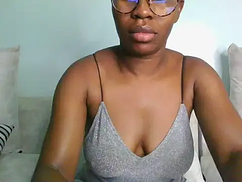 Snapshot of lisaa544 chatting on February 10, 4:00 am lisaa544 online show from February 10, 4:00 am