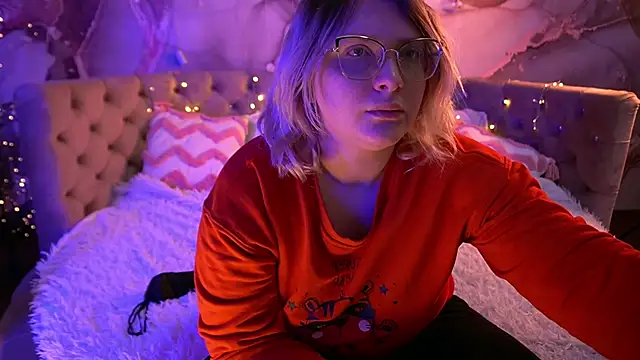 Snapshot of CoolTatis chatting on February 7, 7:16 am CoolTatis online show from February 7, 7:16 am