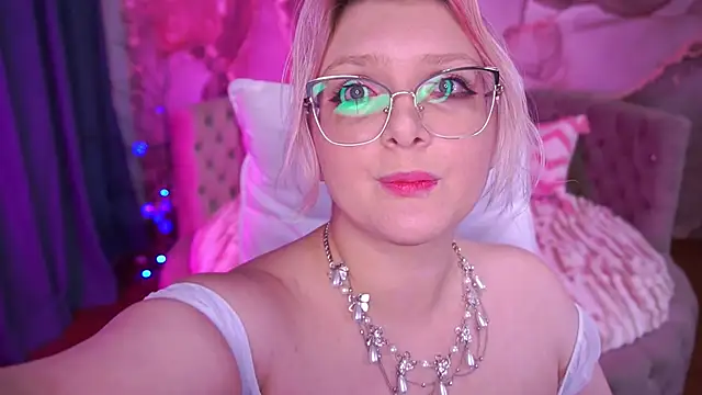 Snapshot of CoolTatis chatting on November 14, 7:23 am CoolTatis online show from November 14, 7:23 am