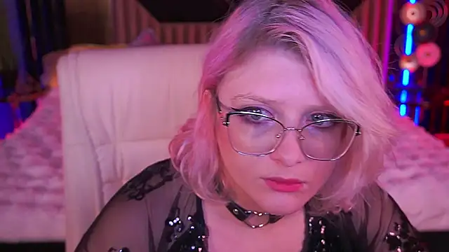 Snapshot of CoolTatis chatting on November 18, 8:17 am CoolTatis online show from November 18, 8:17 am