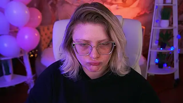 Snapshot of CoolTatis chatting on February 16, 7:07 am CoolTatis online show from February 16, 7:07 am