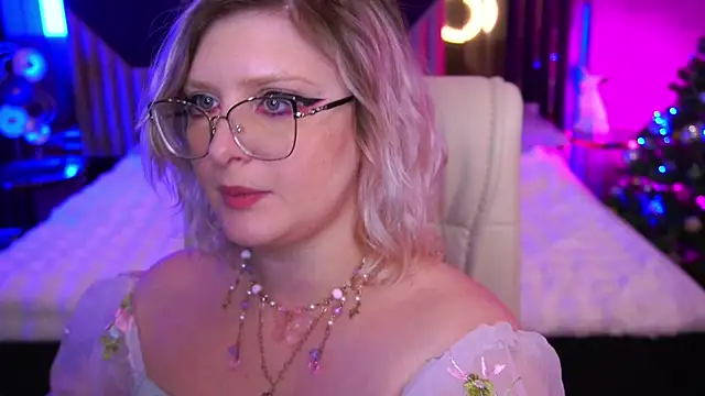 Snapshot of CoolTatis chatting on January 6, 7:34 am CoolTatis online show from January 6, 7:34 am