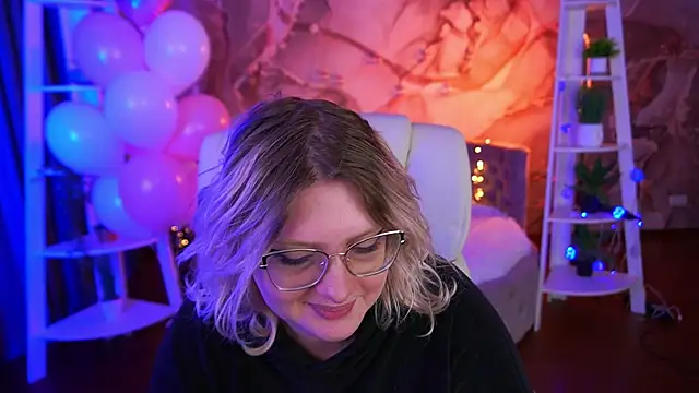 Snapshot of CoolTatis chatting on February 15, 7:31 am CoolTatis online show from February 15, 7:31 am