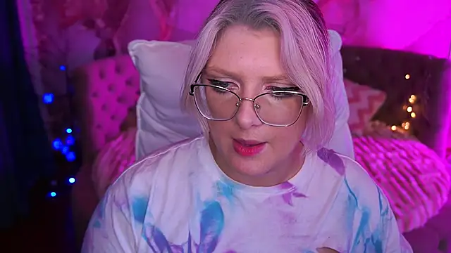 Snapshot of CoolTatis chatting on November 16, 3:17 pm CoolTatis online show from November 16, 3:17 pm