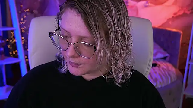 Snapshot of CoolTatis chatting on February 9, 2:04 pm CoolTatis online show from February 9, 2:04 pm