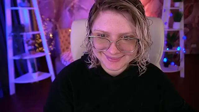 Snapshot of CoolTatis chatting on February 6, 6:31 am CoolTatis online show from February 6, 6:31 am