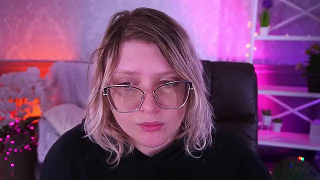 Snapshot of CoolTatis chatting on February 10, 7:18 am CoolTatis online show from February 10, 7:18 am