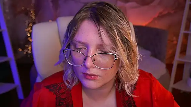 Snapshot of CoolTatis chatting on March 3, 6:53 am CoolTatis online show from March 3, 6:53 am