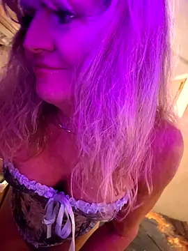 annika lately online show from December 5, 9:23 pm